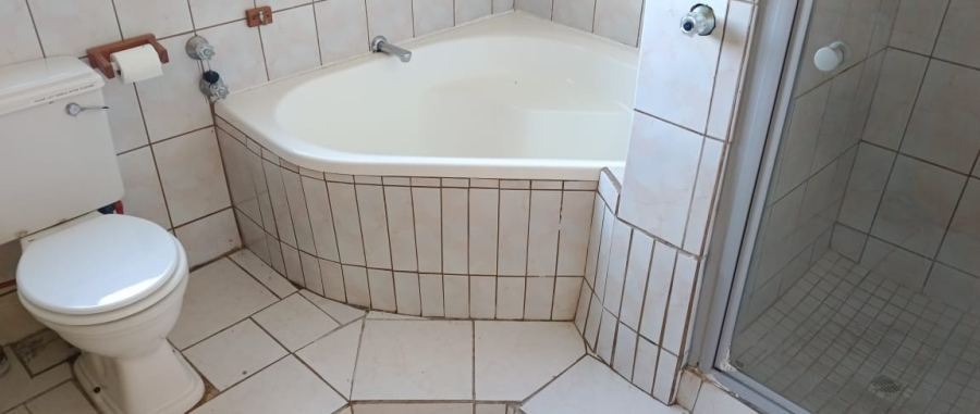 4 Bedroom Property for Sale in Aalwyndal Western Cape